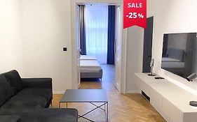 Capitol Deluxe Apartment